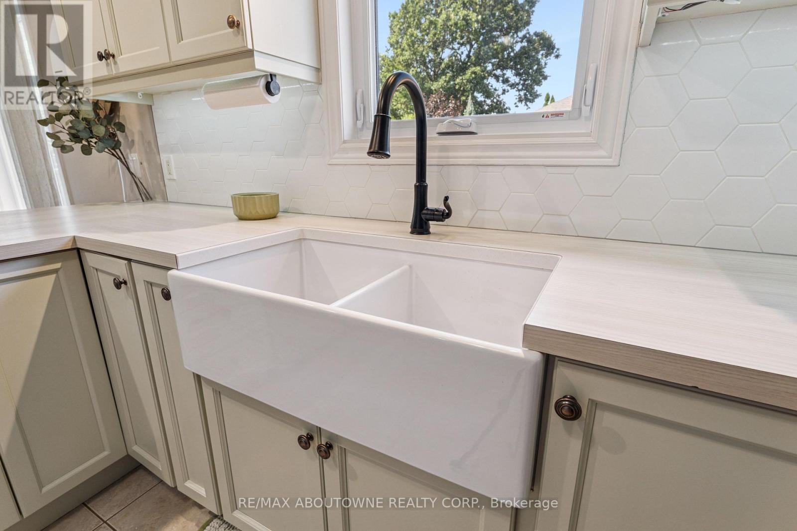 66 Bridgewater Court, Welland (N. Welland), Ontario  L3C 7M6 - Photo 9 - X12291101