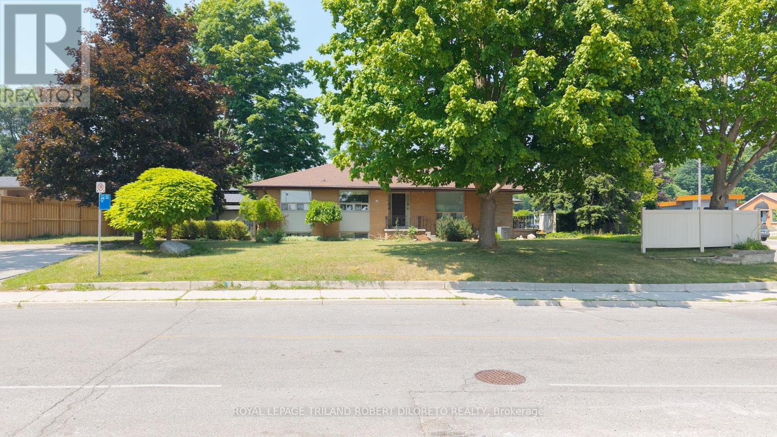 584 Wonderland Road N, London North (North P), Ontario  N6H 3E4 - Photo 8 - X12287856
