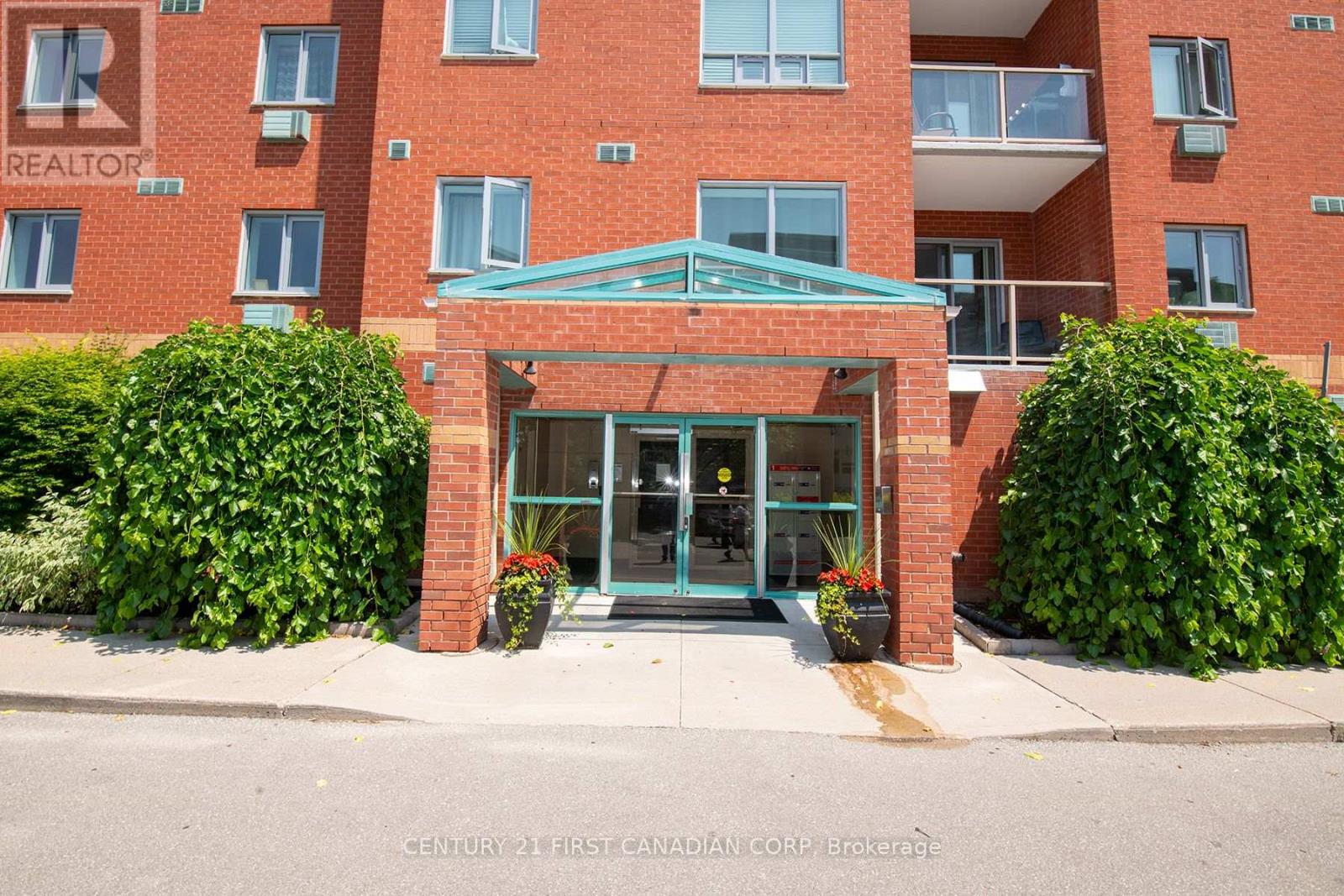 405 - 77 Baseline Road, London South, Ontario  N6J 1V5 - Photo 2 - X12289357