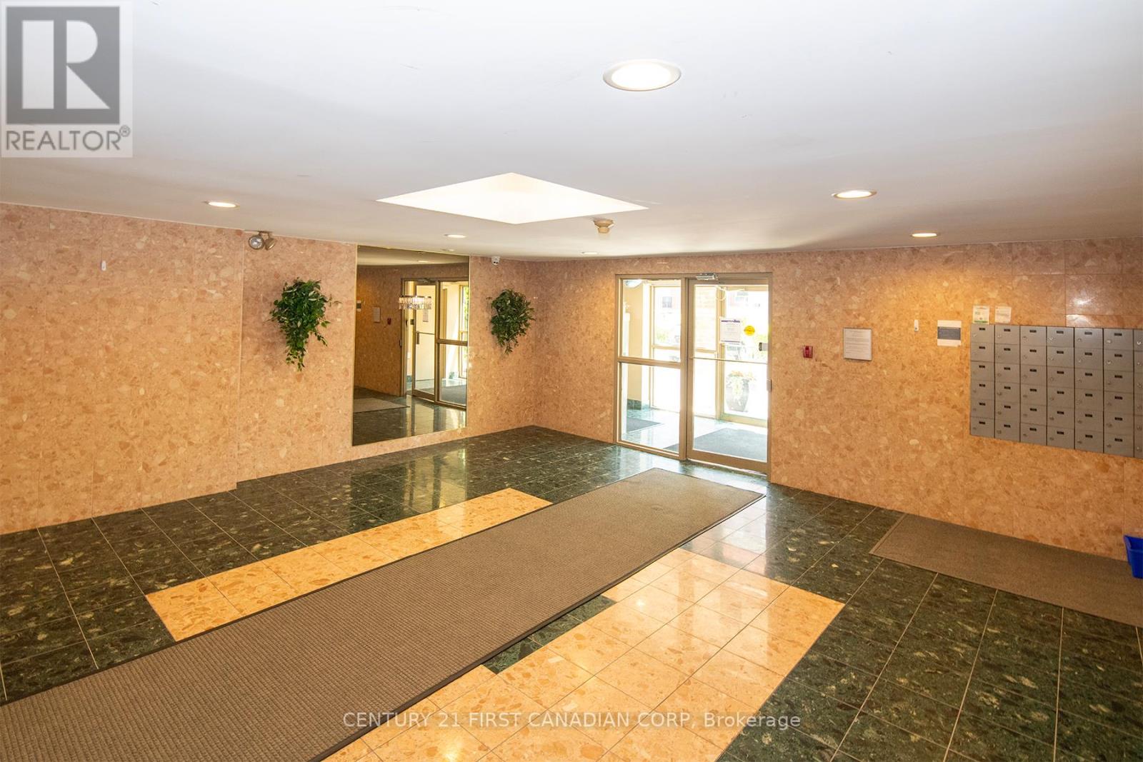 405 - 77 Baseline Road, London South, Ontario  N6J 1V5 - Photo 4 - X12289357