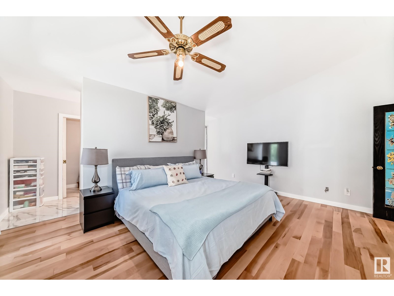 Property at 424 BUTCHART DR NW image 4