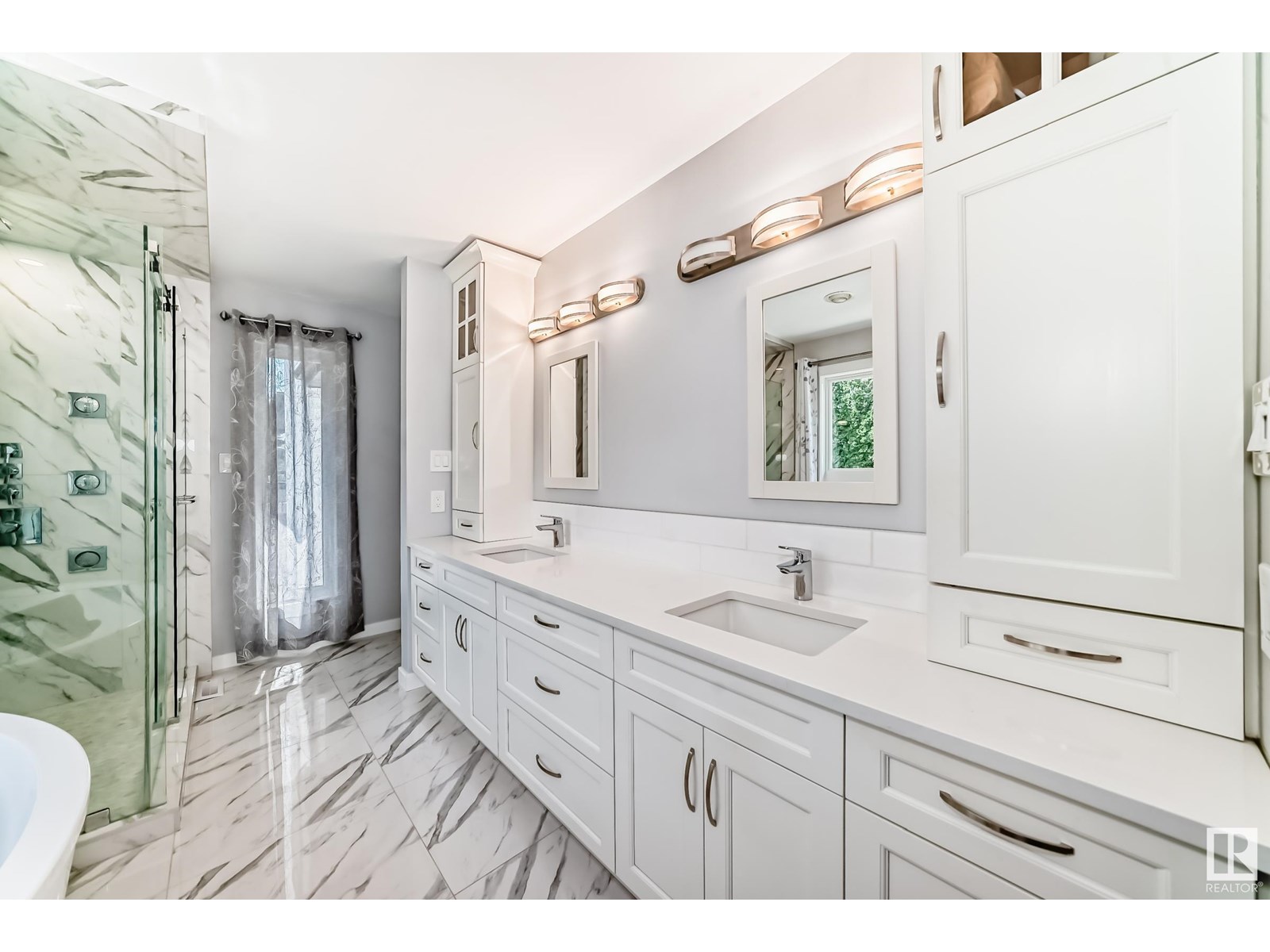 Property at 424 BUTCHART DR NW image 5