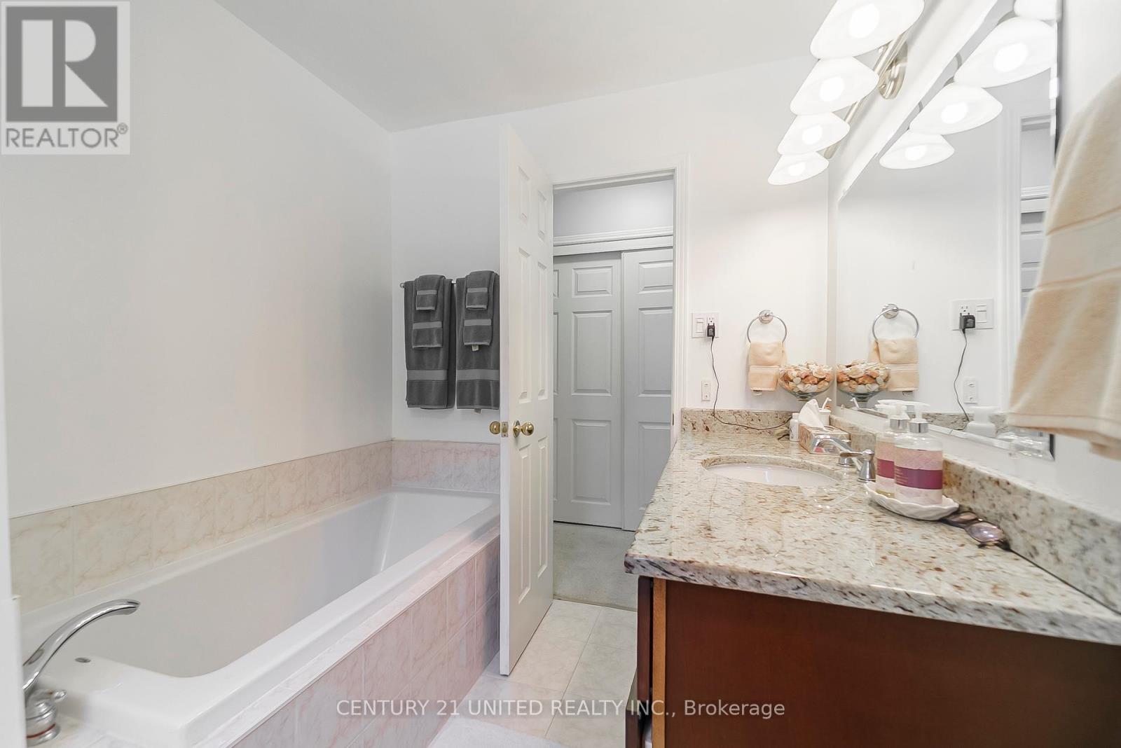 1656 Champlain Drive, Peterborough, Ontario  K9L 1N6 - Photo 23 - X12291400