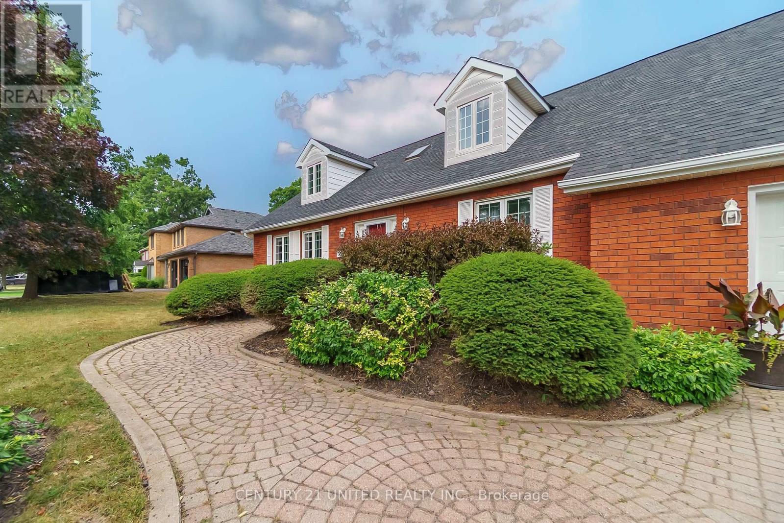 1656 Champlain Drive, Peterborough, Ontario  K9L 1N6 - Photo 4 - X12291400