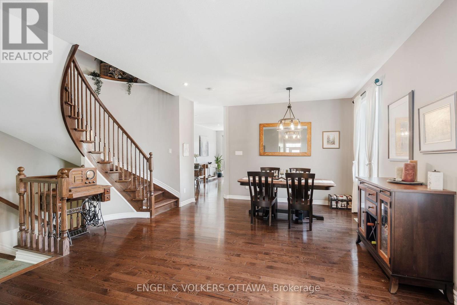 Property at 641 WILLOWMERE WAY image 4