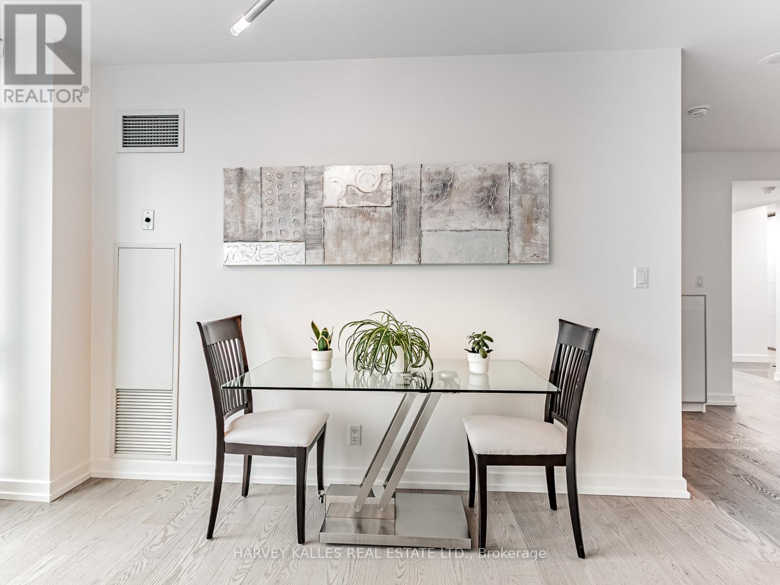 1810 - 381 Front Street W, Toronto, Ontario  M5V 3R8 - Photo 15 - C12212476