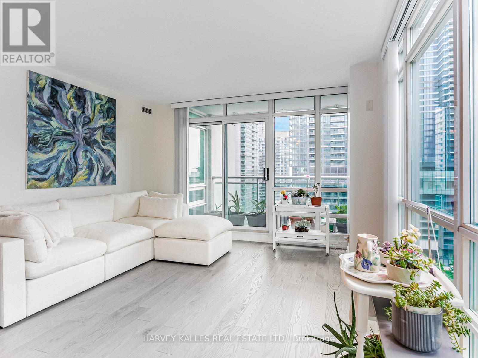 1810 - 381 Front Street W, Toronto, Ontario  M5V 3R8 - Photo 14 - C12212476