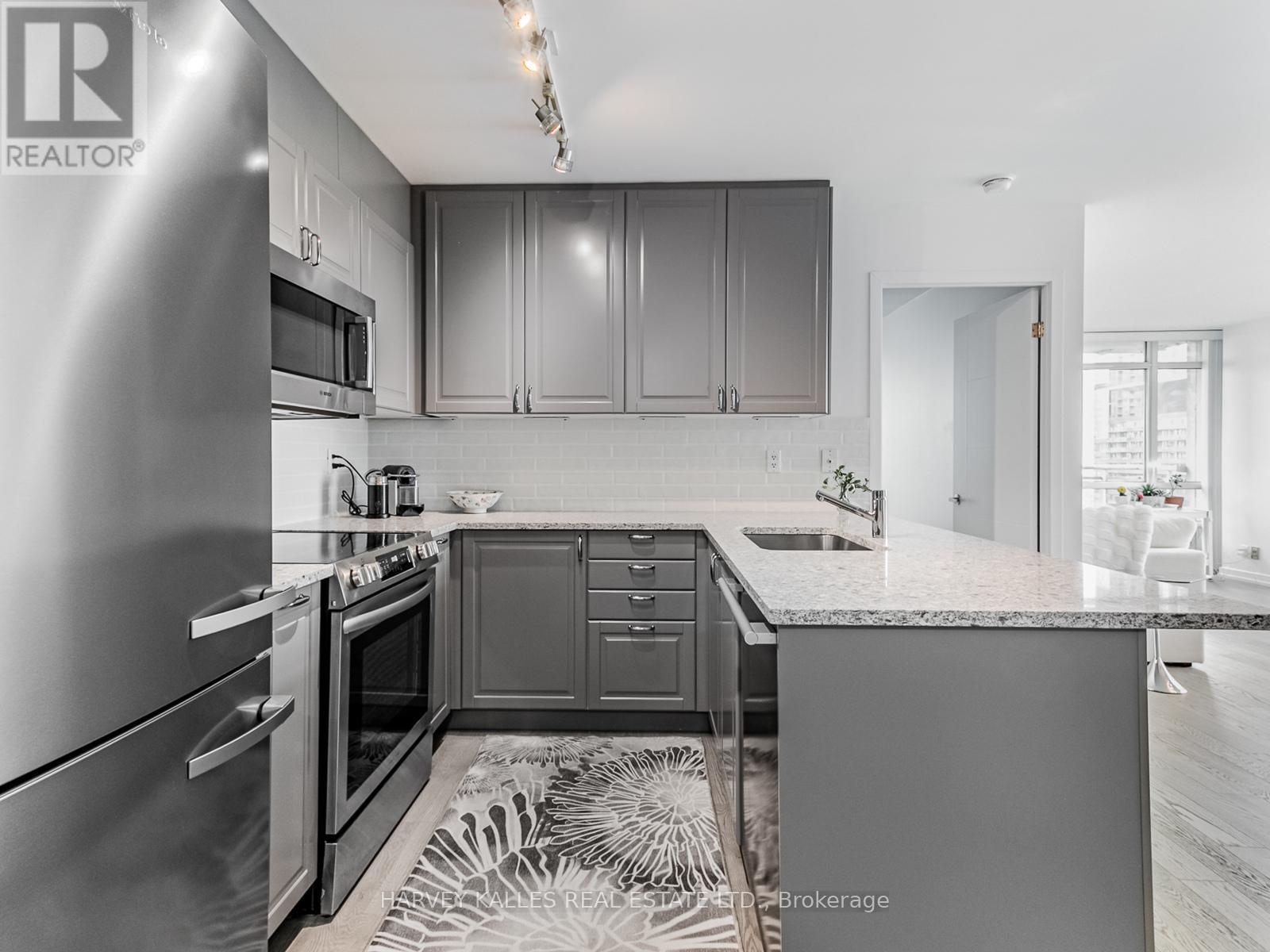 1810 - 381 Front Street W, Toronto, Ontario  M5V 3R8 - Photo 6 - C12212476