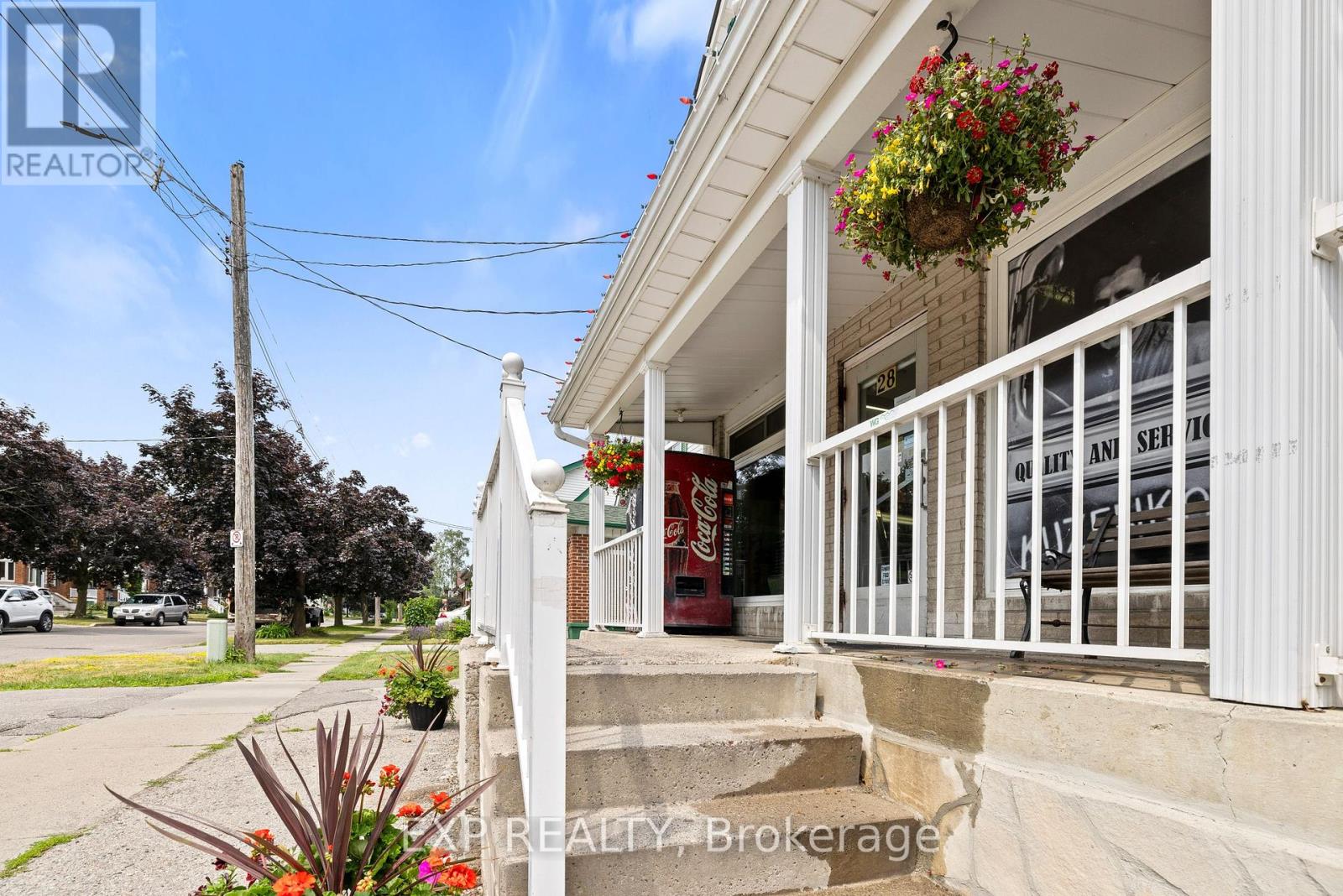 28 Buckingham Avenue, Oshawa, Ontario  L1G 2K3 - Photo 3 - E12291261