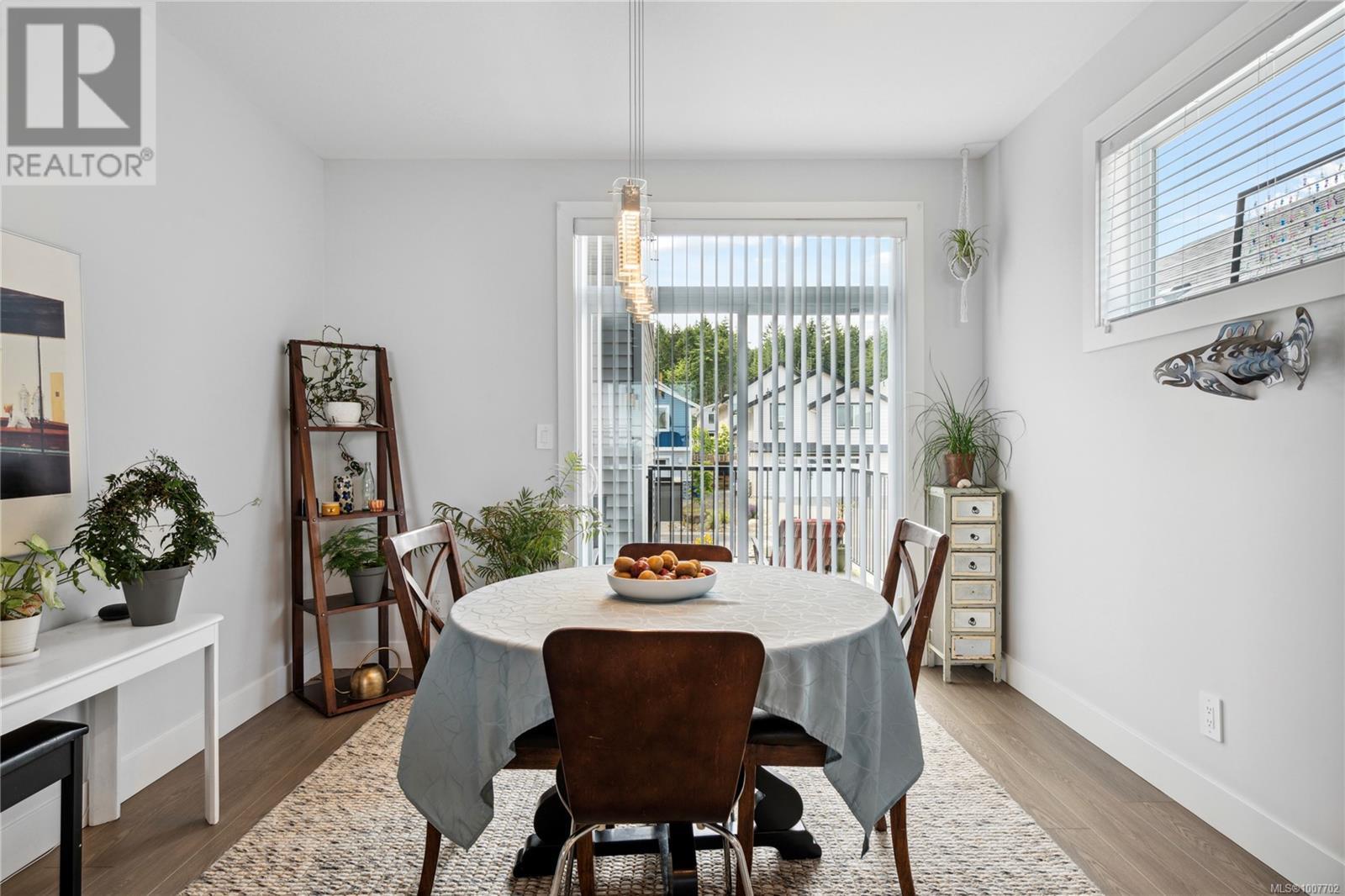 Property at 925 Howard Ave image 3