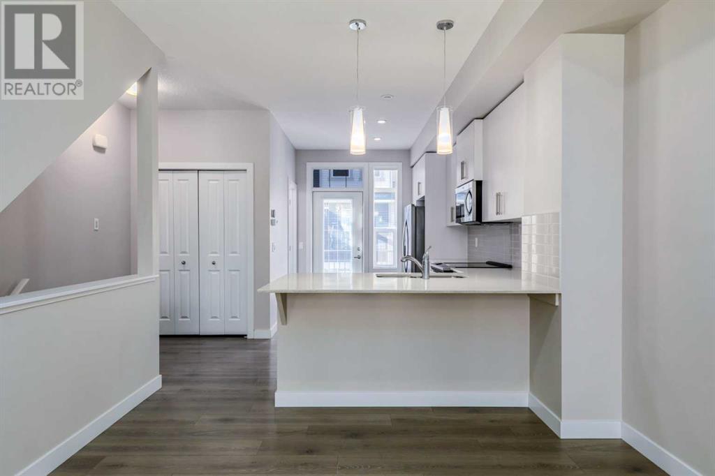 Property at 18 Legacy Path SE image 5