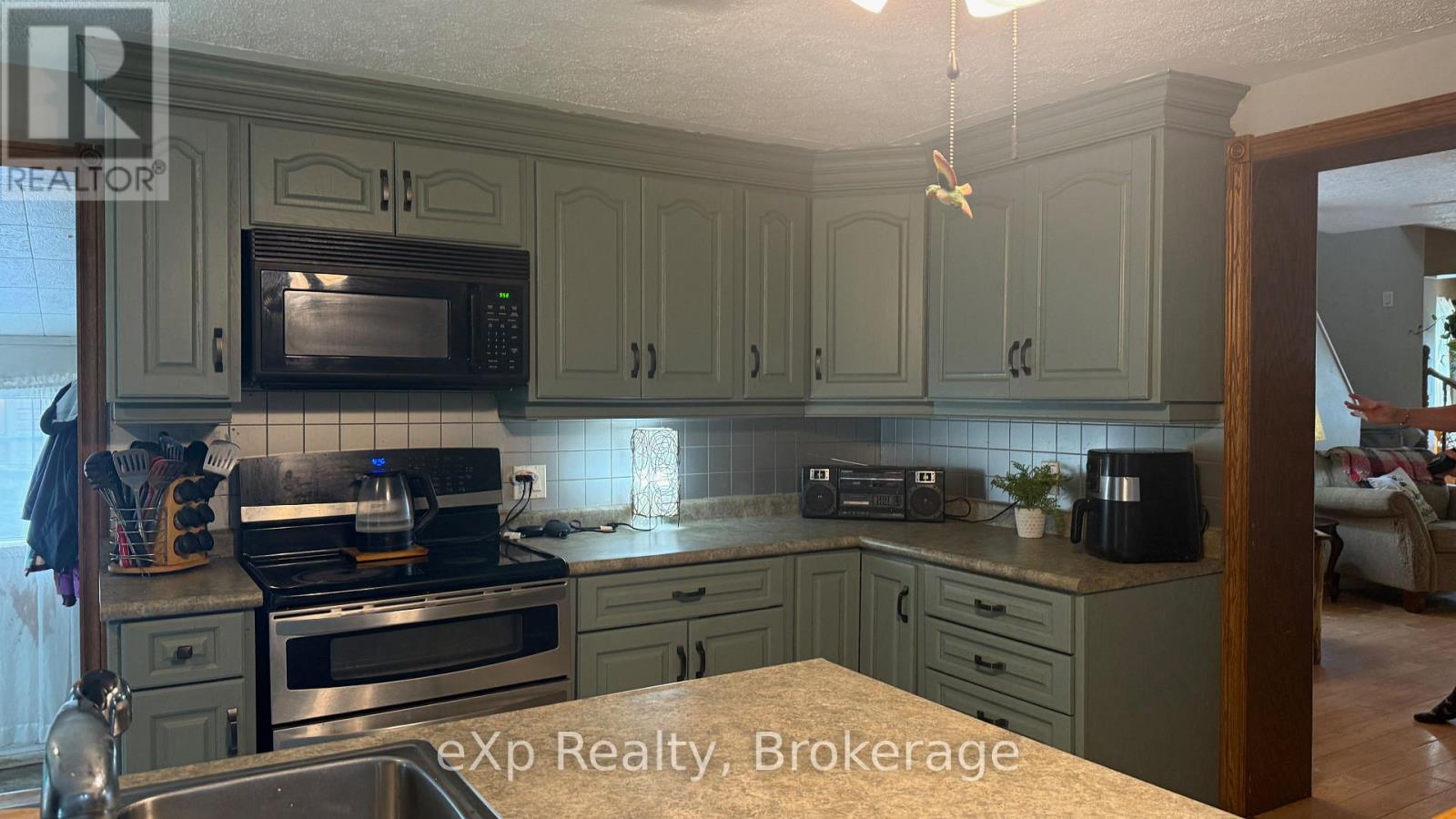 182 4th Street Sw, Arran-Elderslie, Ontario  N0G 1L0 - Photo 4 - X12291473