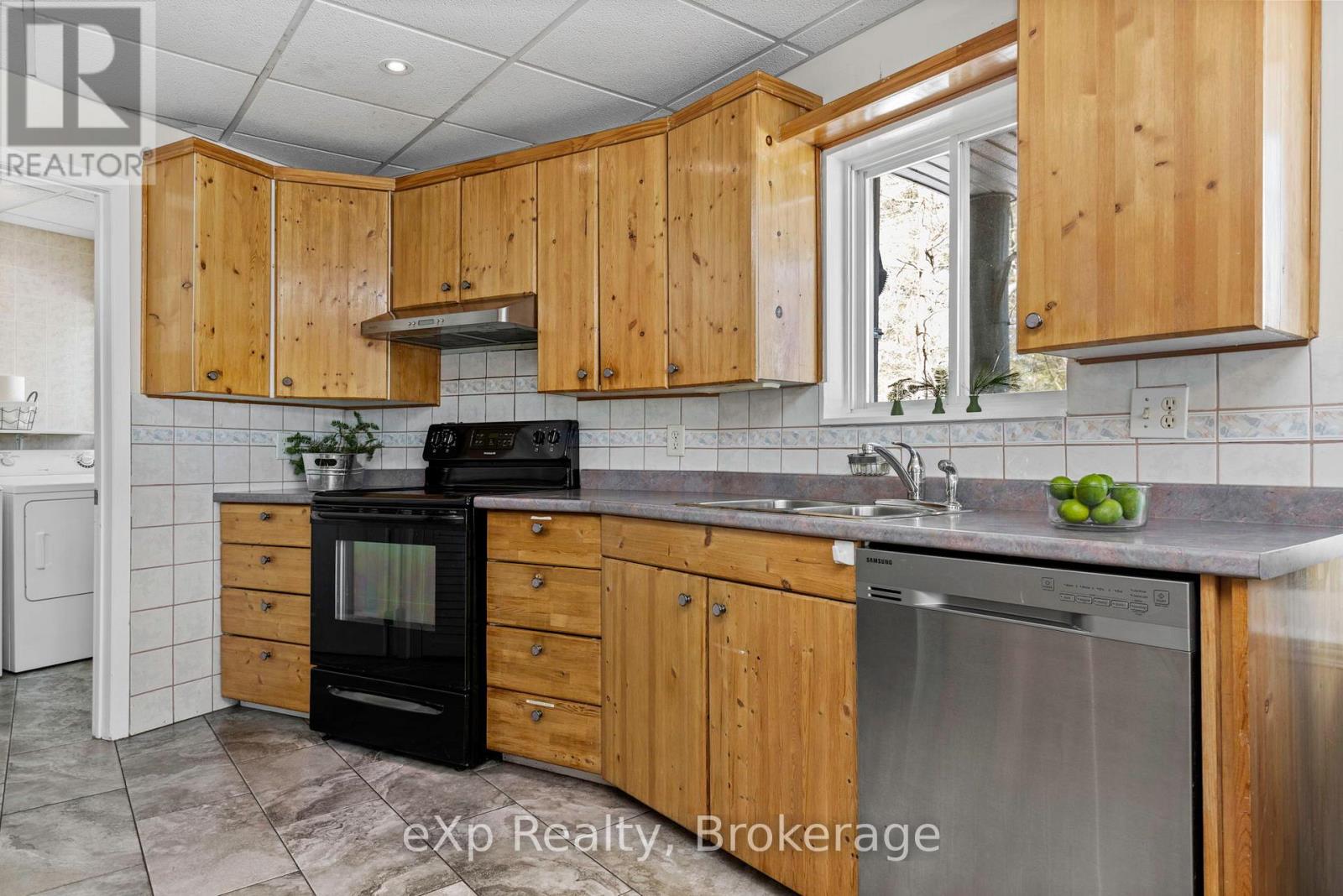 3 Harris Lake Road, Parry Sound Remote Area, Ontario  P0G 1K0 - Photo 4 - X12291475