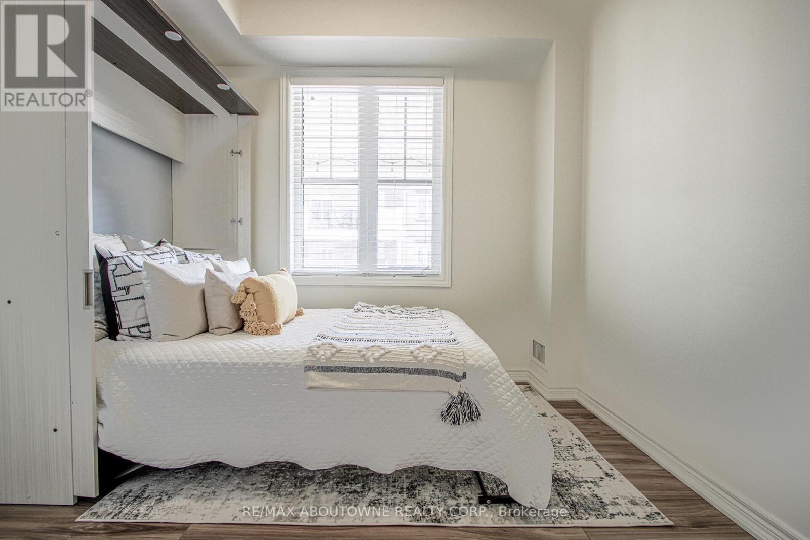 Property at 206 - 2339 SAWGRASS DRIVE image 4