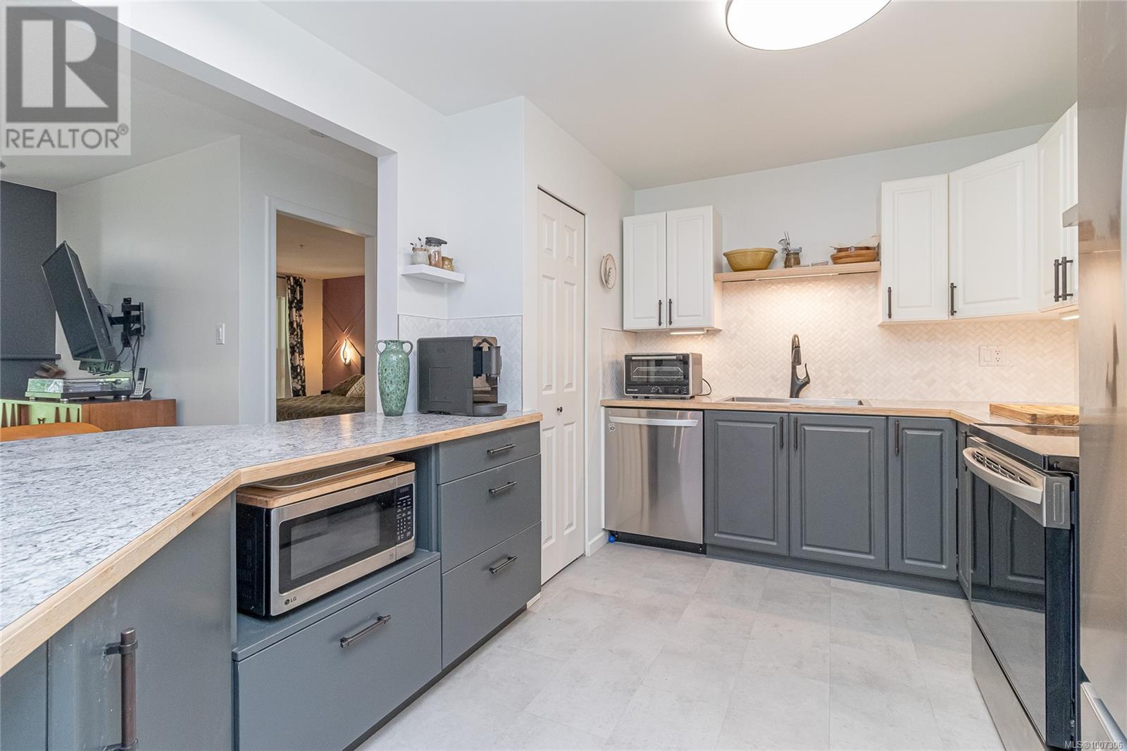 311 5620 Edgewater Lane, Nanaimo, British Columbia  V9T 5K1 - Photo 4 - 1007306