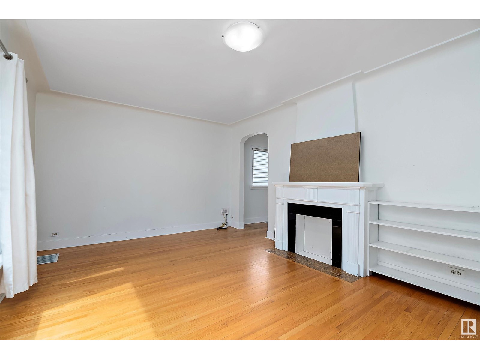 Property at 11126 80 AV NW image 2