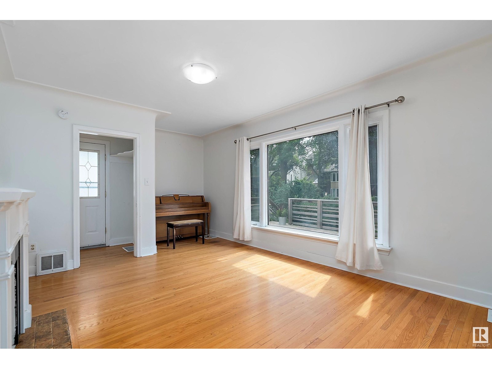 Property at 11126 80 AV NW image 4