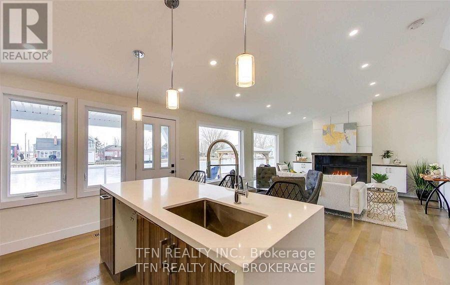 36 Dickinson Avenue, Norfolk, Ontario  N0E 1M0 - Photo 6 - X12291299