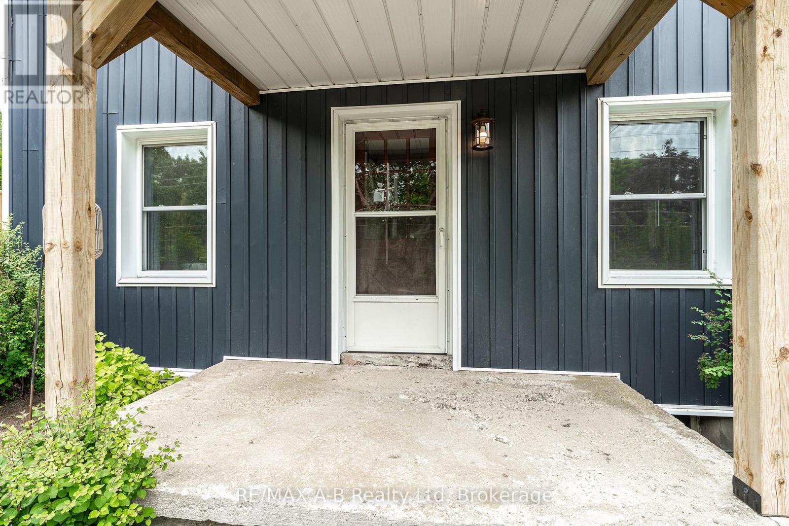 158 James Street N, St. Marys, Ontario  N4X 1B3 - Photo 3 - X12291529