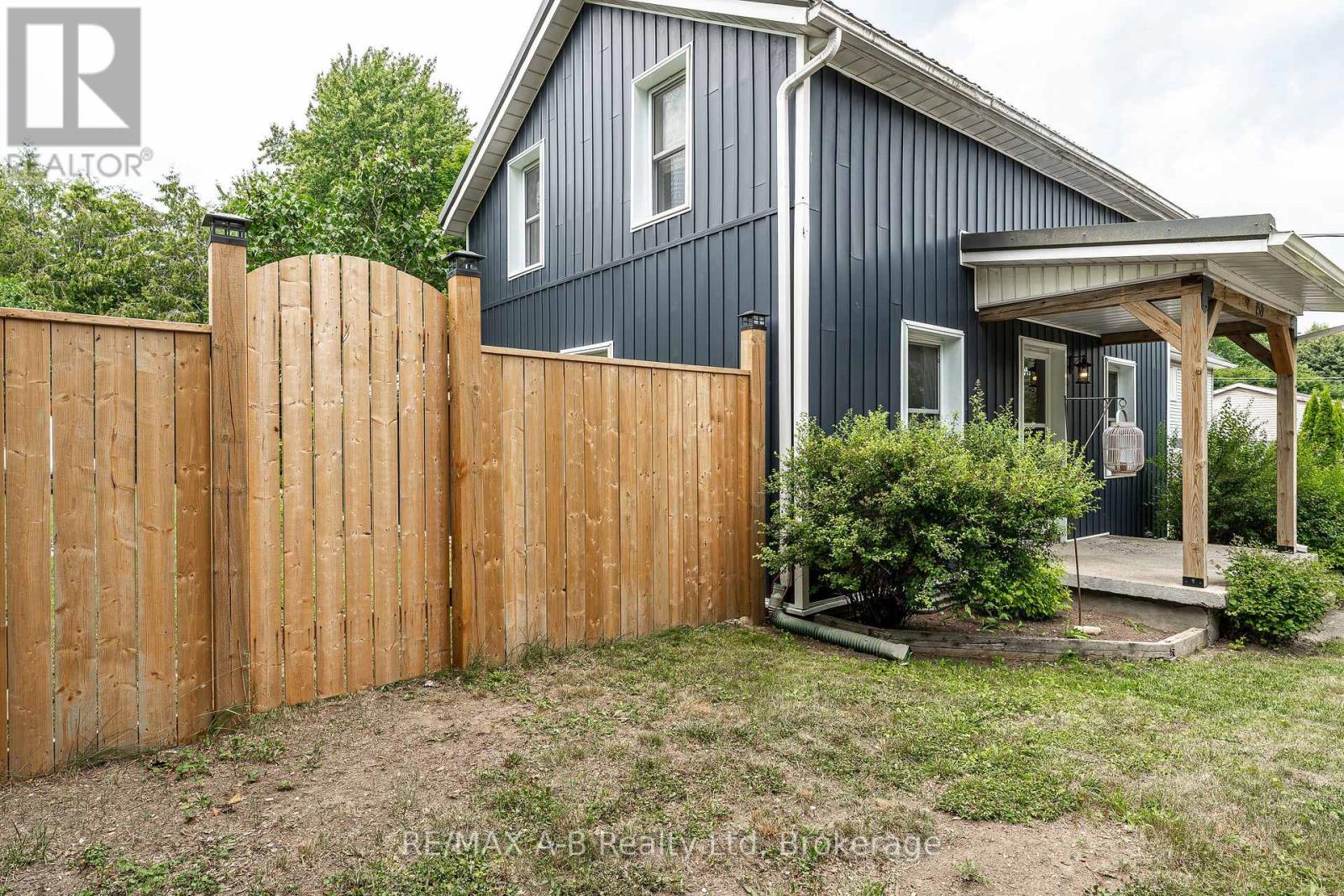 158 James Street N, St. Marys, Ontario  N4X 1B3 - Photo 4 - X12291529