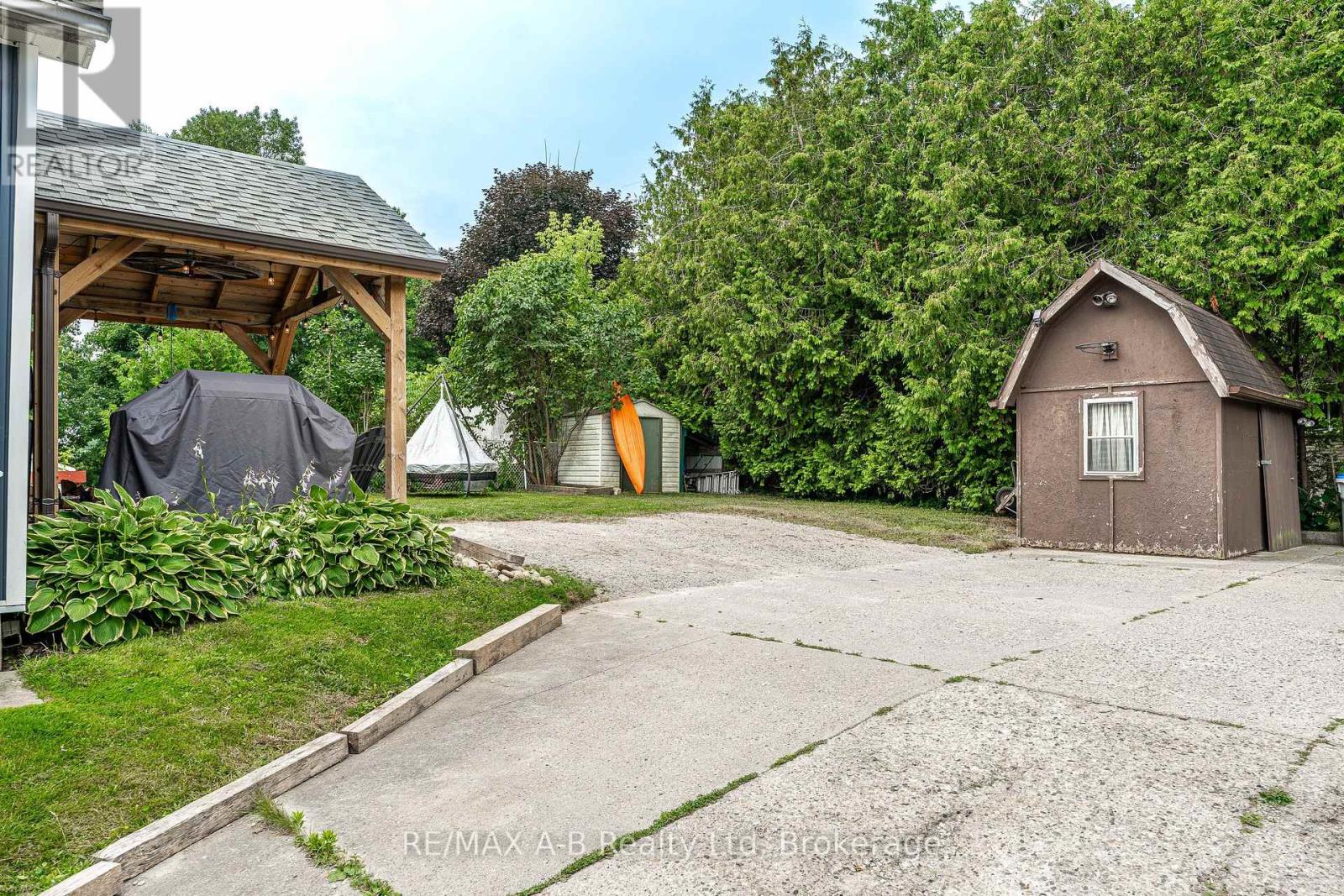 158 James Street N, St. Marys, Ontario  N4X 1B3 - Photo 5 - X12291529