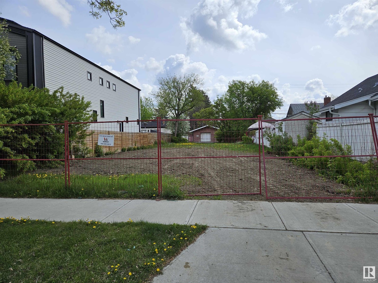 Property at 11207 128 ST NW image 2
