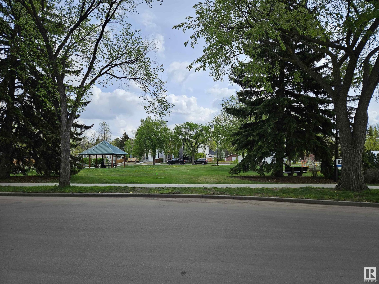 Property at 11207 128 ST NW image 5