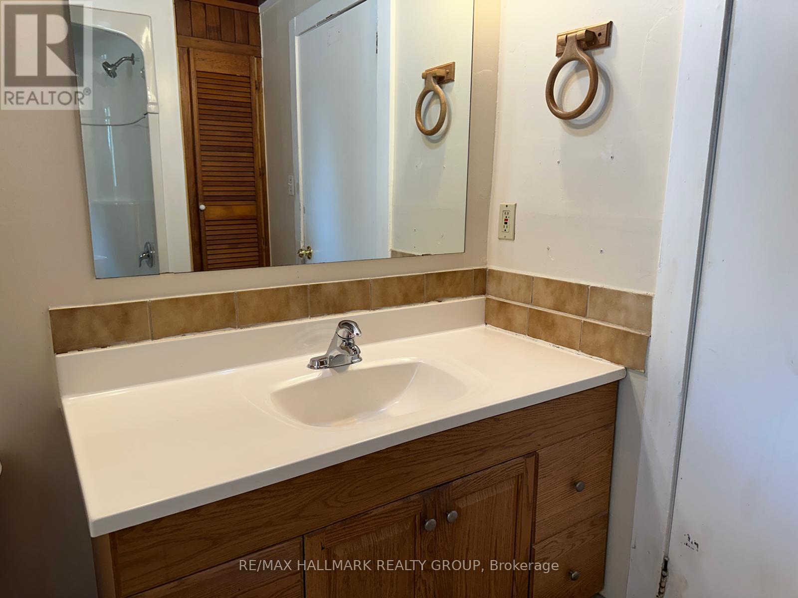 2440 Leitrim Road, Ottawa, Ontario  K1T 3V3 - Photo 11 - X12291506