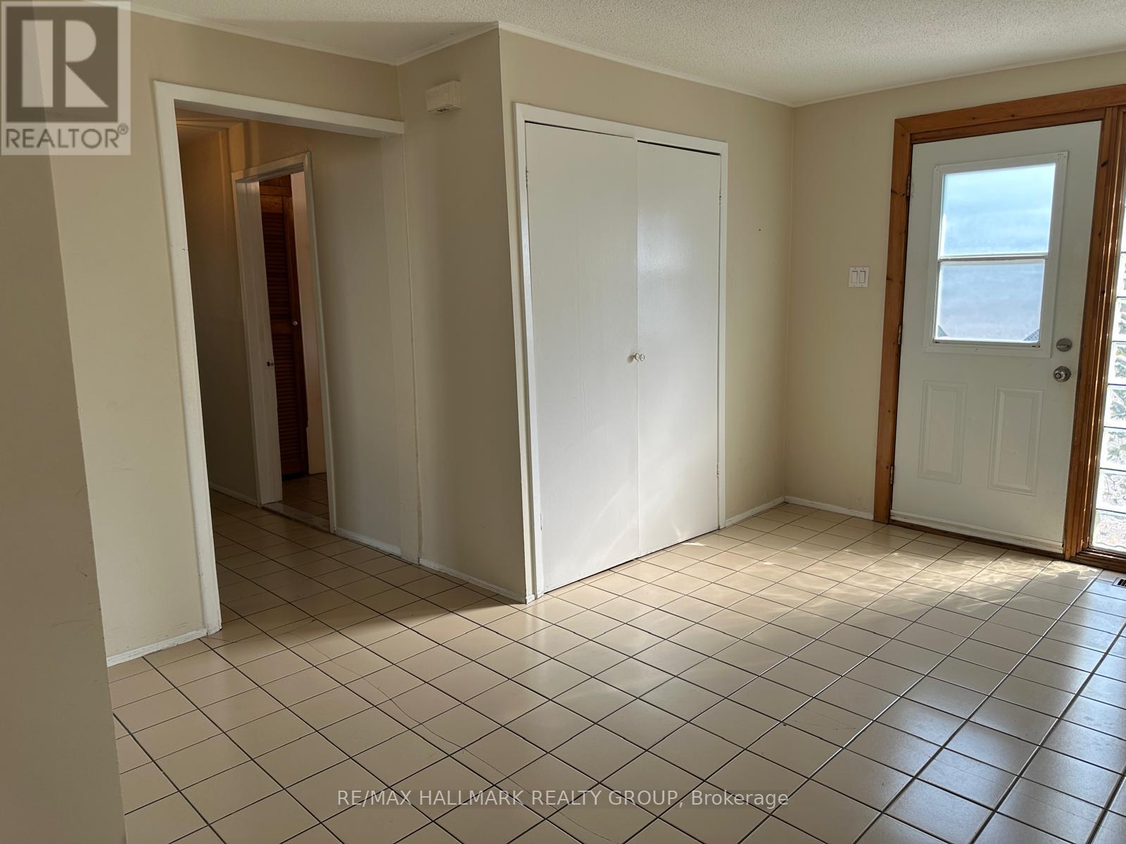 2440 Leitrim Road, Ottawa, Ontario  K1T 3V3 - Photo 3 - X12291506