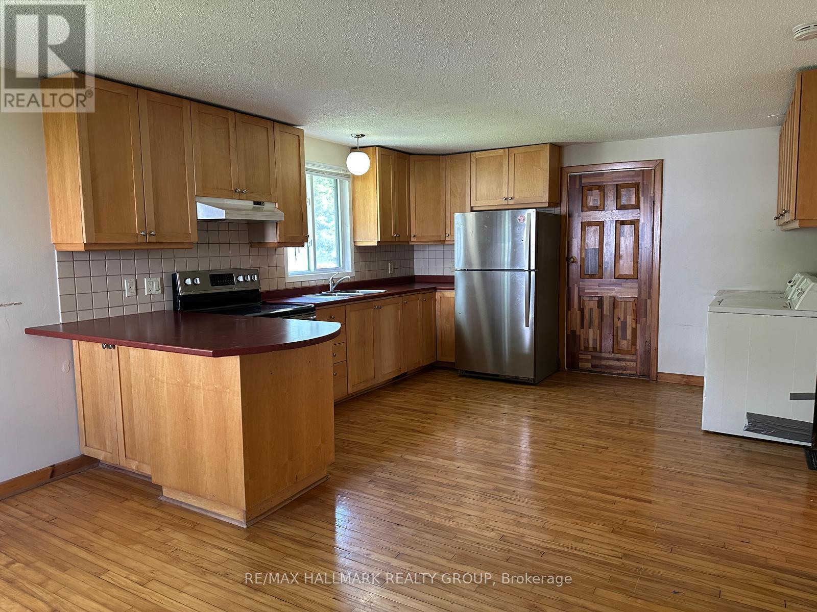 2440 Leitrim Road, Ottawa, Ontario  K1T 3V3 - Photo 5 - X12291506