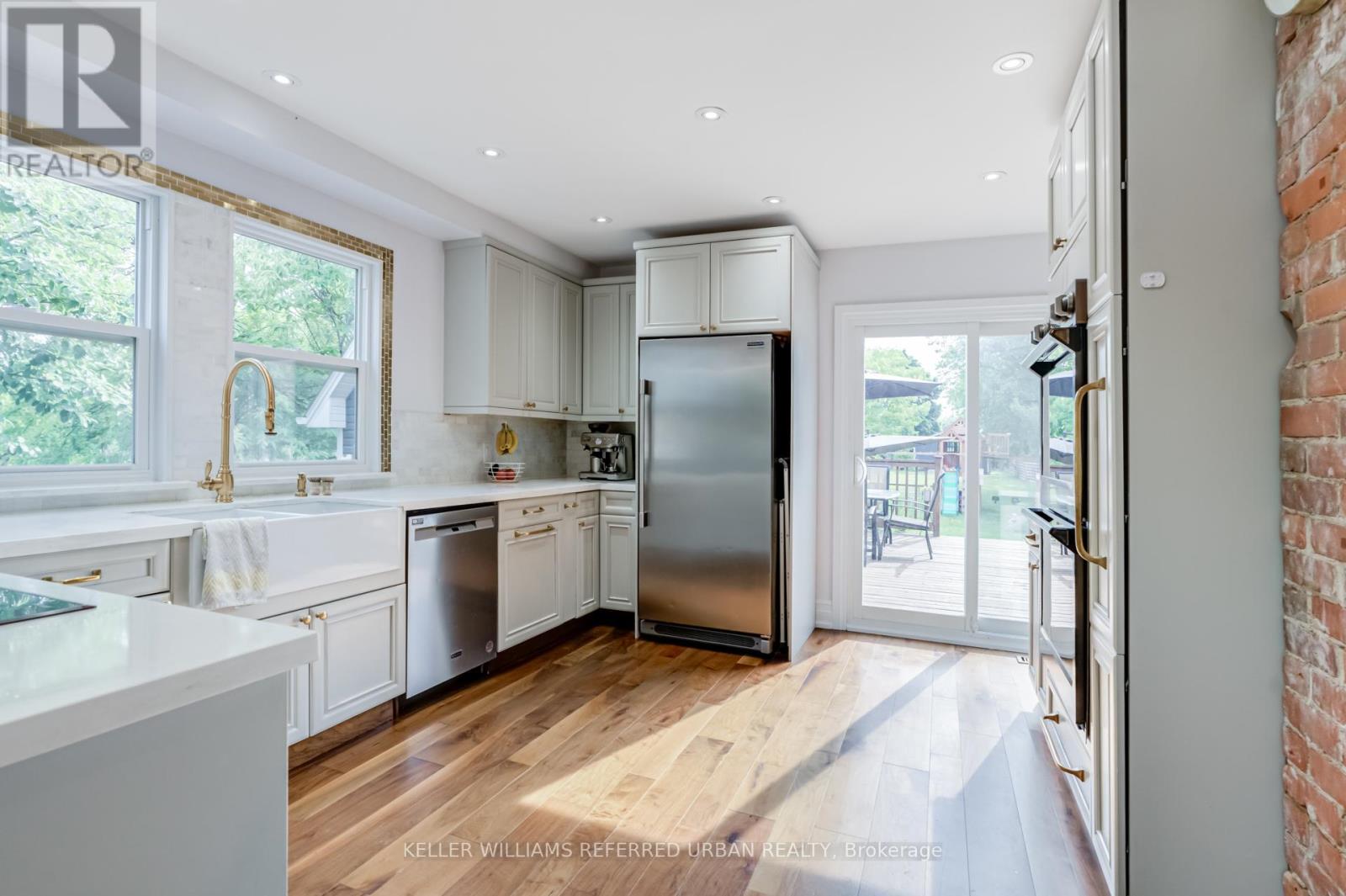 Property at 20 PAYZAC AVENUE image 2
