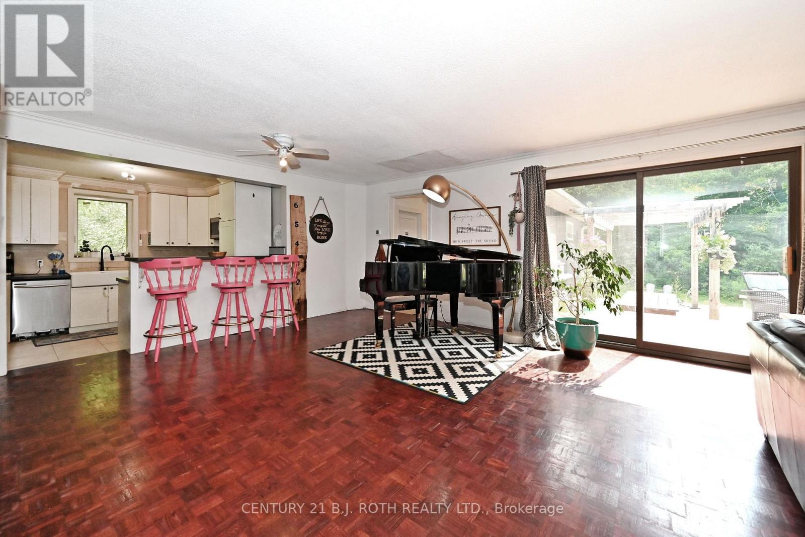 17956 Warden Avenue, East Gwillimbury, Ontario  L0G 1V0 - Photo 13 - N12291391