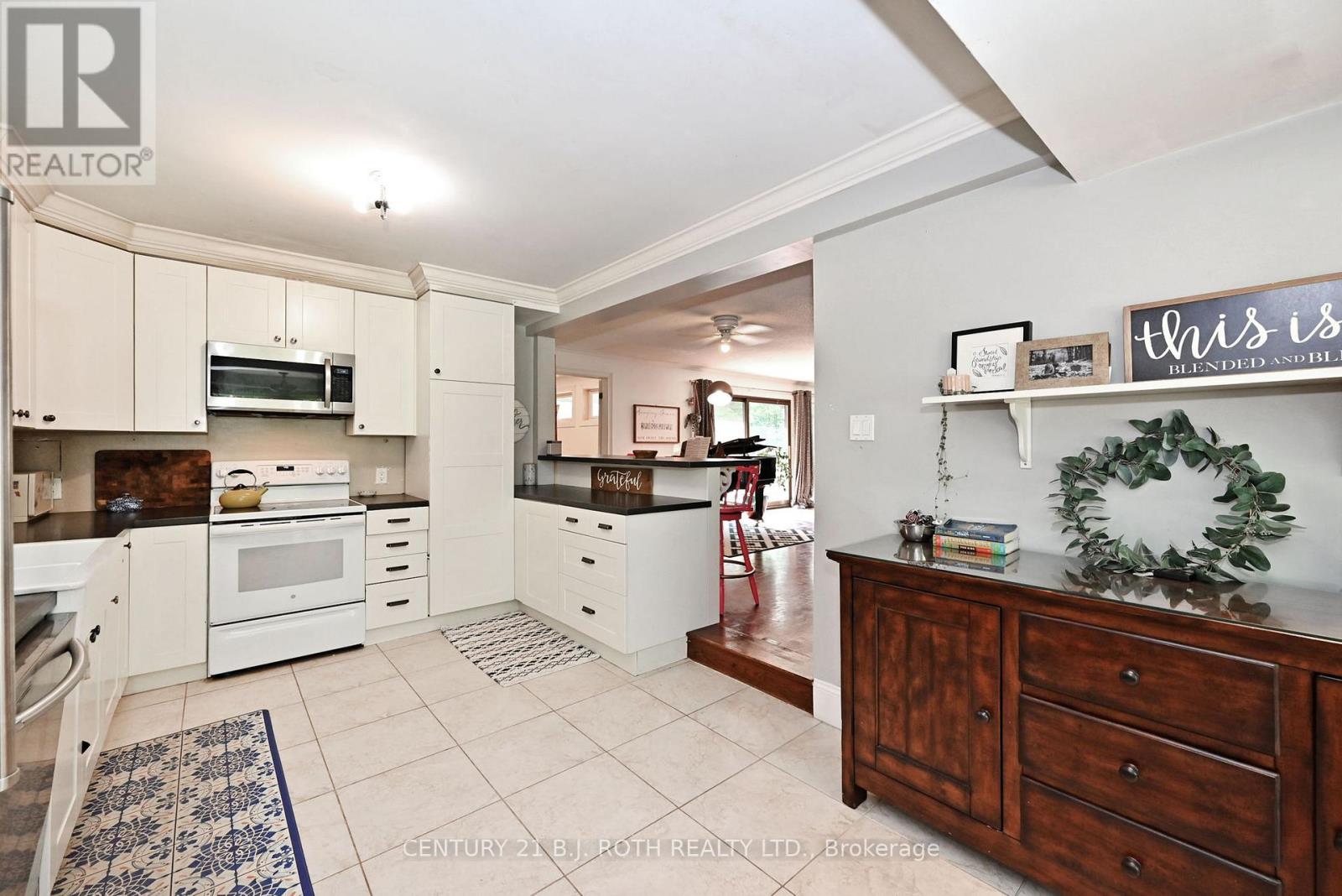 17956 Warden Avenue, East Gwillimbury, Ontario  L0G 1V0 - Photo 15 - N12291391
