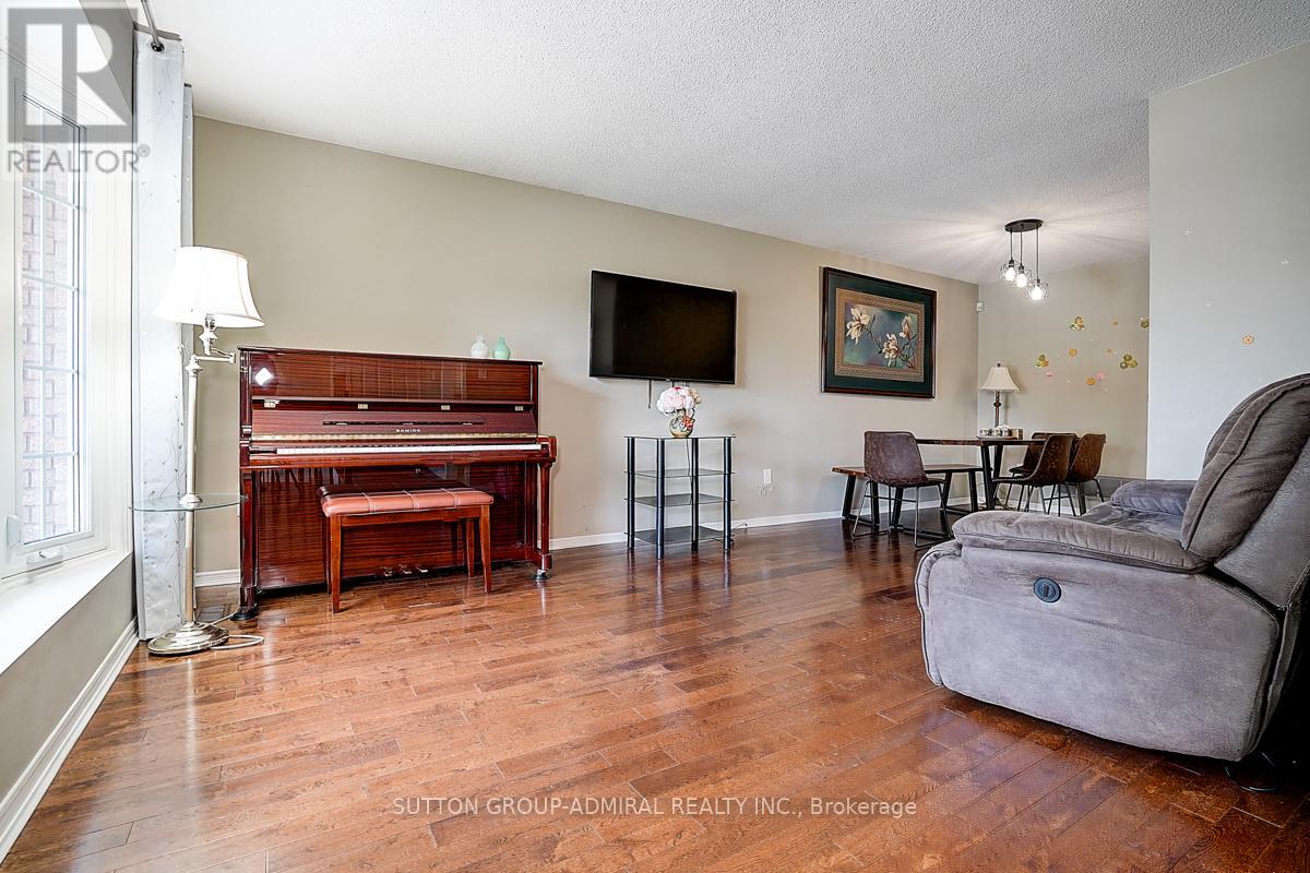 167 Wade Gate, Vaughan, Ontario  L4J 5X7 - Photo 7 - N12291394