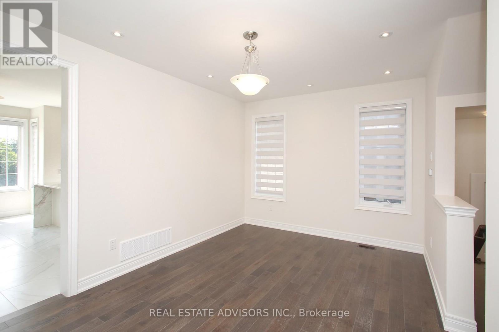 289 Ben Sinclair Avenue, East Gwillimbury, Ontario  L9N 0Z1 - Photo 6 - N12291396