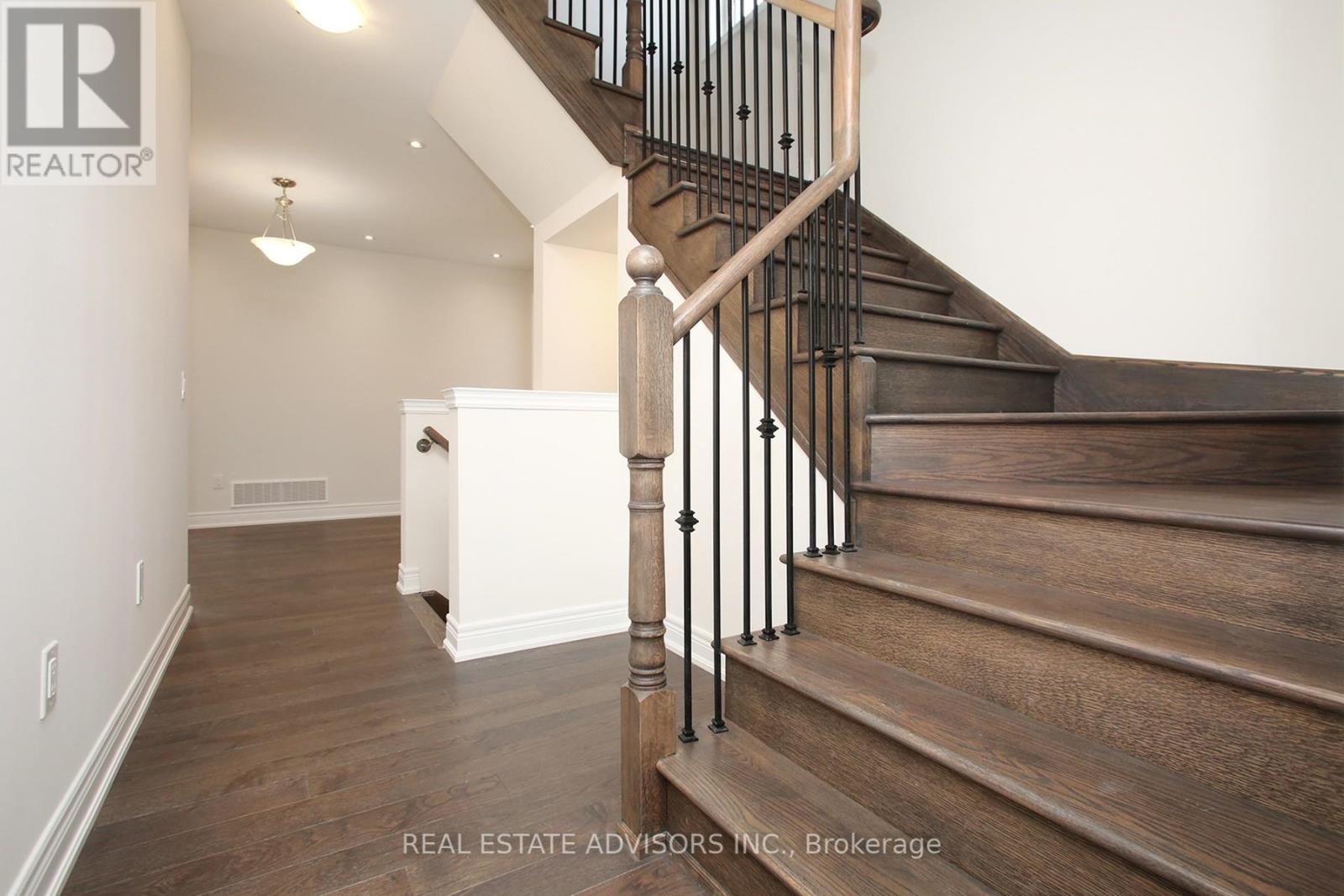 289 Ben Sinclair Avenue, East Gwillimbury, Ontario  L9N 0Z1 - Photo 9 - N12291396