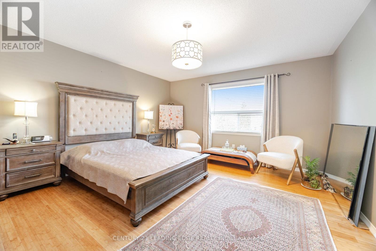 344 Marble Place, Newmarket (Woodland Hill), Ontario  L3X 2R7 - Photo 16 - N12290958