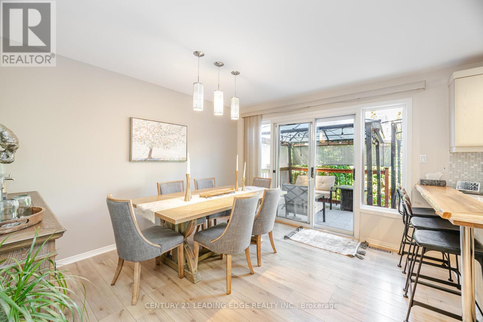 344 Marble Place, Newmarket (Woodland Hill), Ontario  L3X 2R7 - Photo 9 - N12290958
