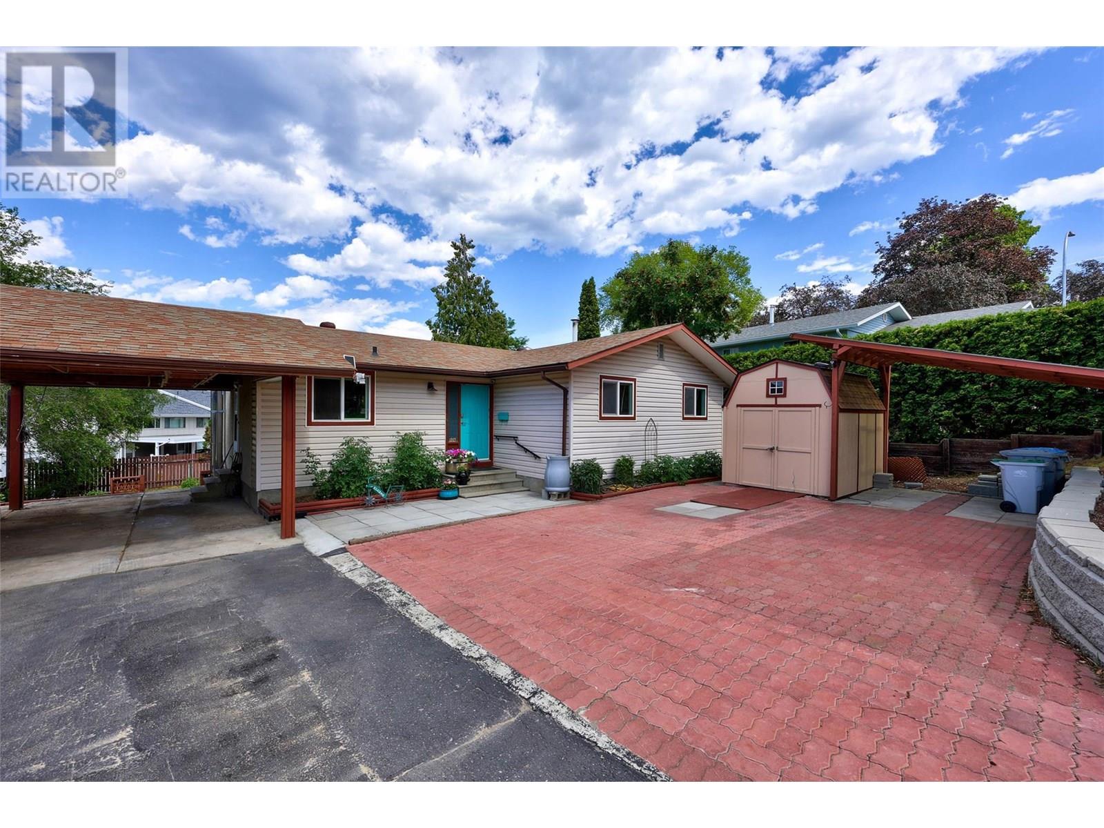 Property at 804 Glenesk Place image 2