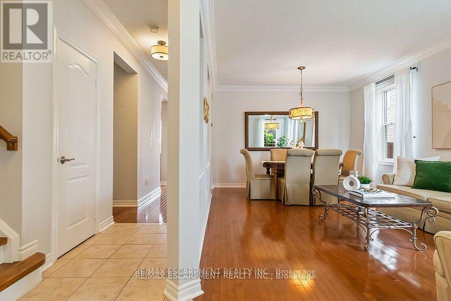 Property at 7107 APPLETREE LANE image 4
