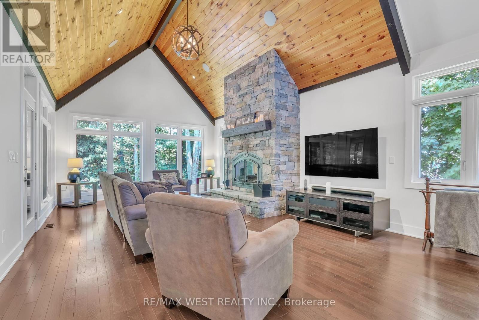 Property at 8 WESTWIND COURT image 3