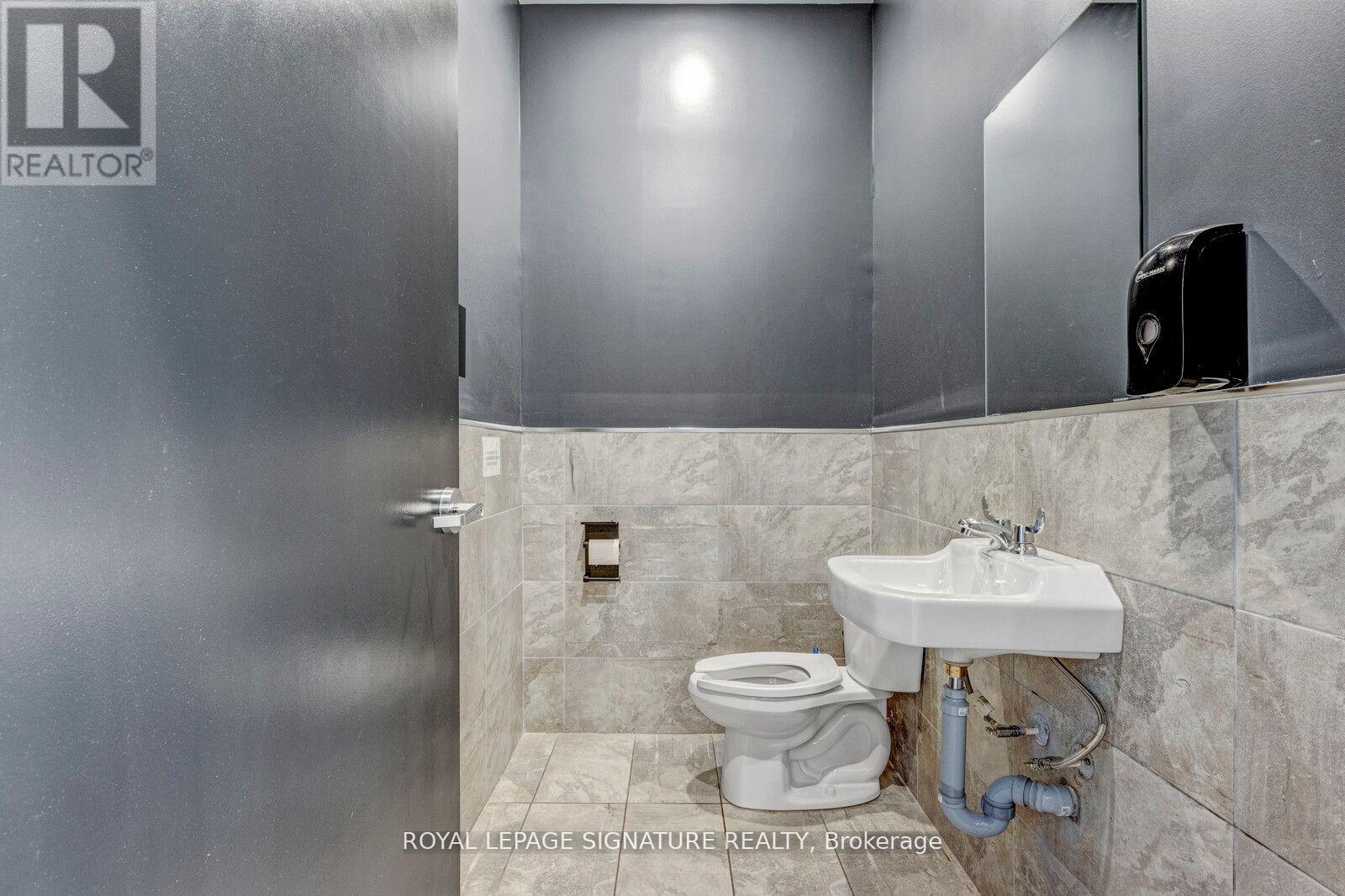 7 - 300 Fourth Avenue, St. Catharines (Ridley), Ontario  L2R 6P9 - Photo 15 - X12291398