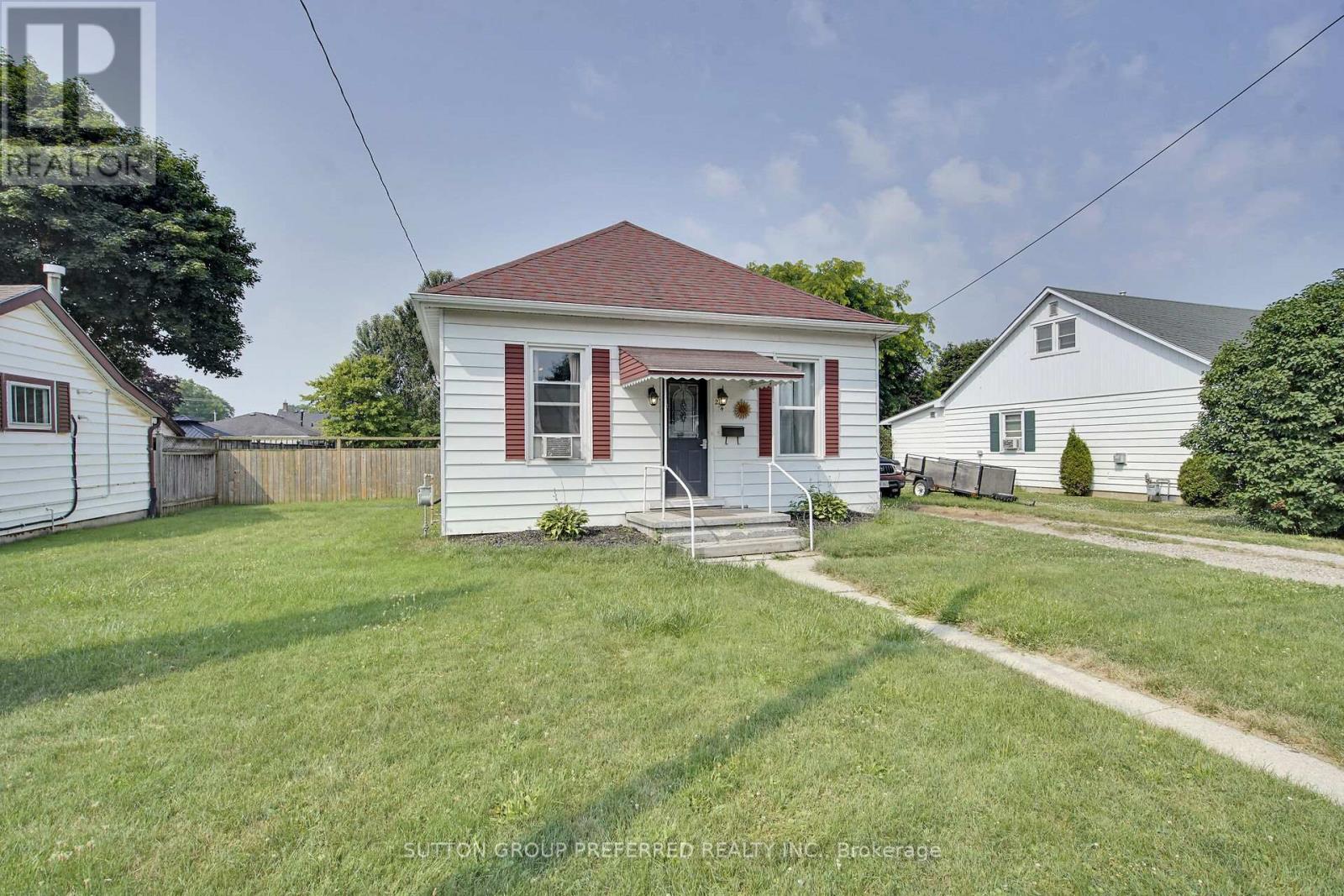 254 King Street, Southwest Middlesex, Ontario  N0L 1J0 - Photo 1 - X12291659