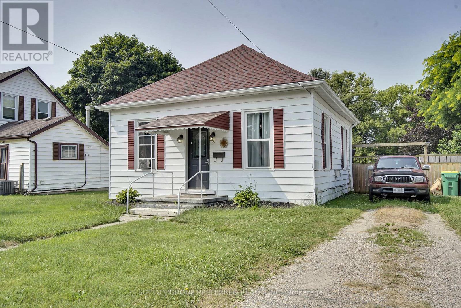 254 King Street, Southwest Middlesex, Ontario  N0L 1J0 - Photo 2 - X12291659