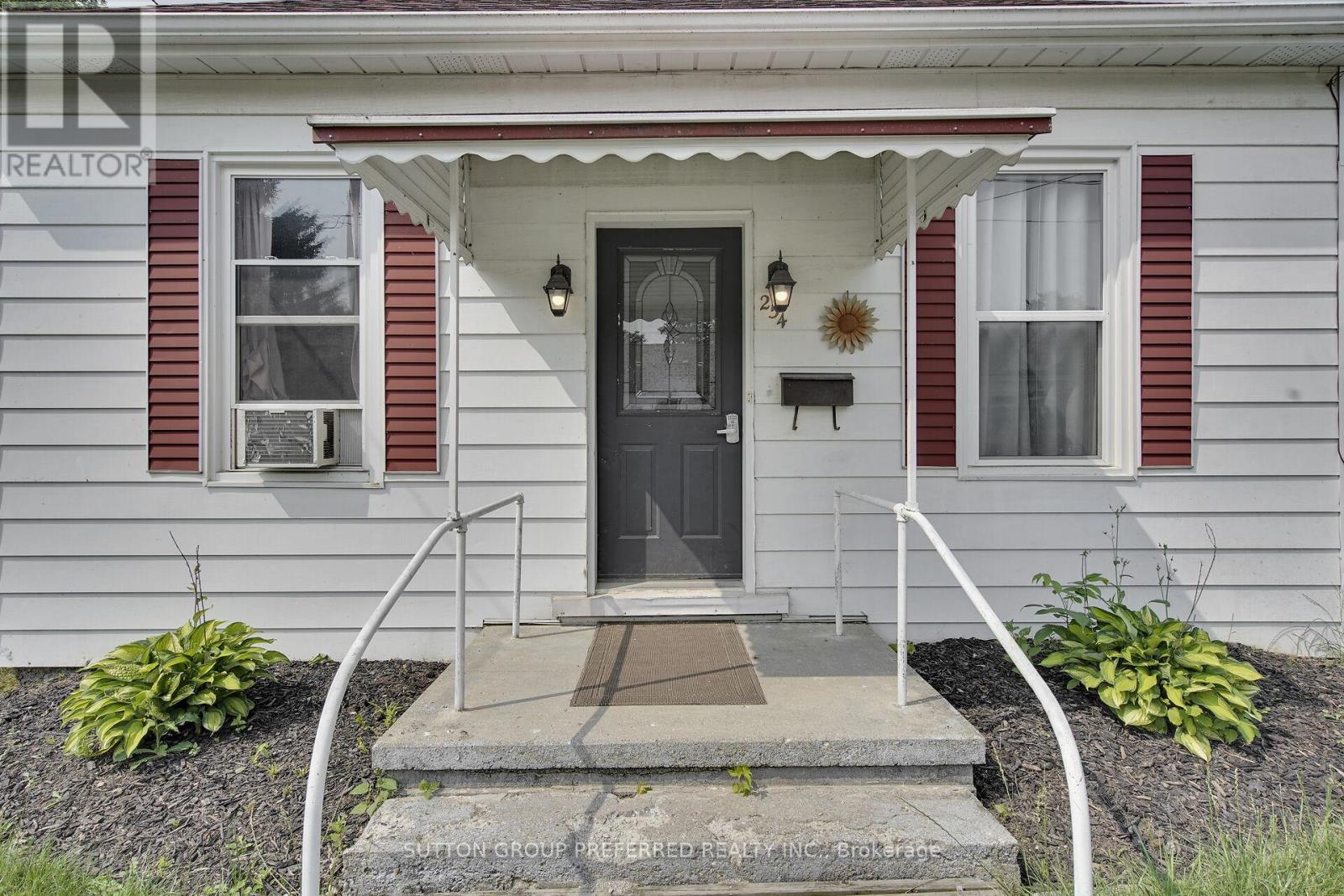 254 King Street, Southwest Middlesex, Ontario  N0L 1J0 - Photo 4 - X12291659