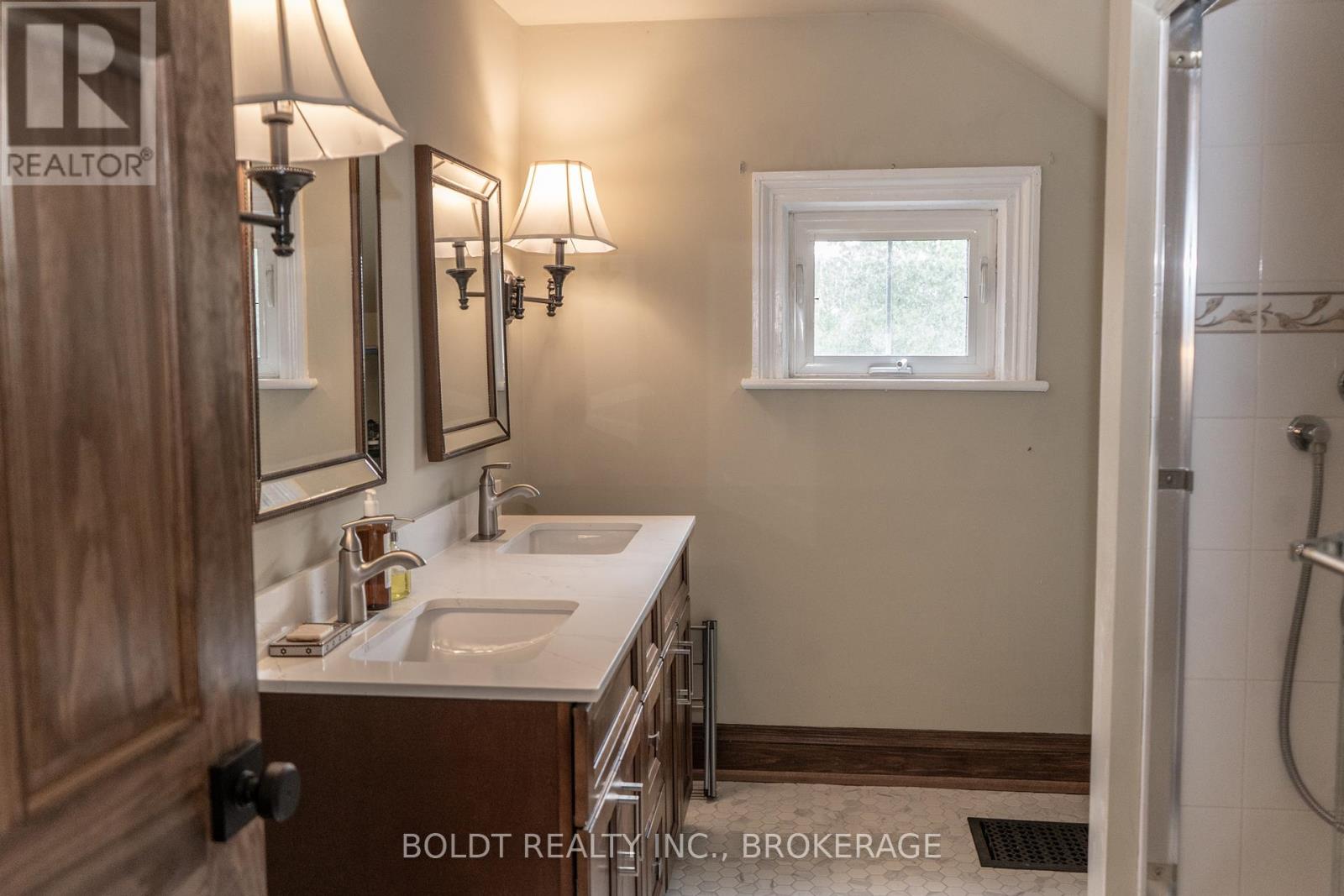2440 Decew Road, Thorold, Ontario  L0S 1E6 - Photo 34 - X12291689