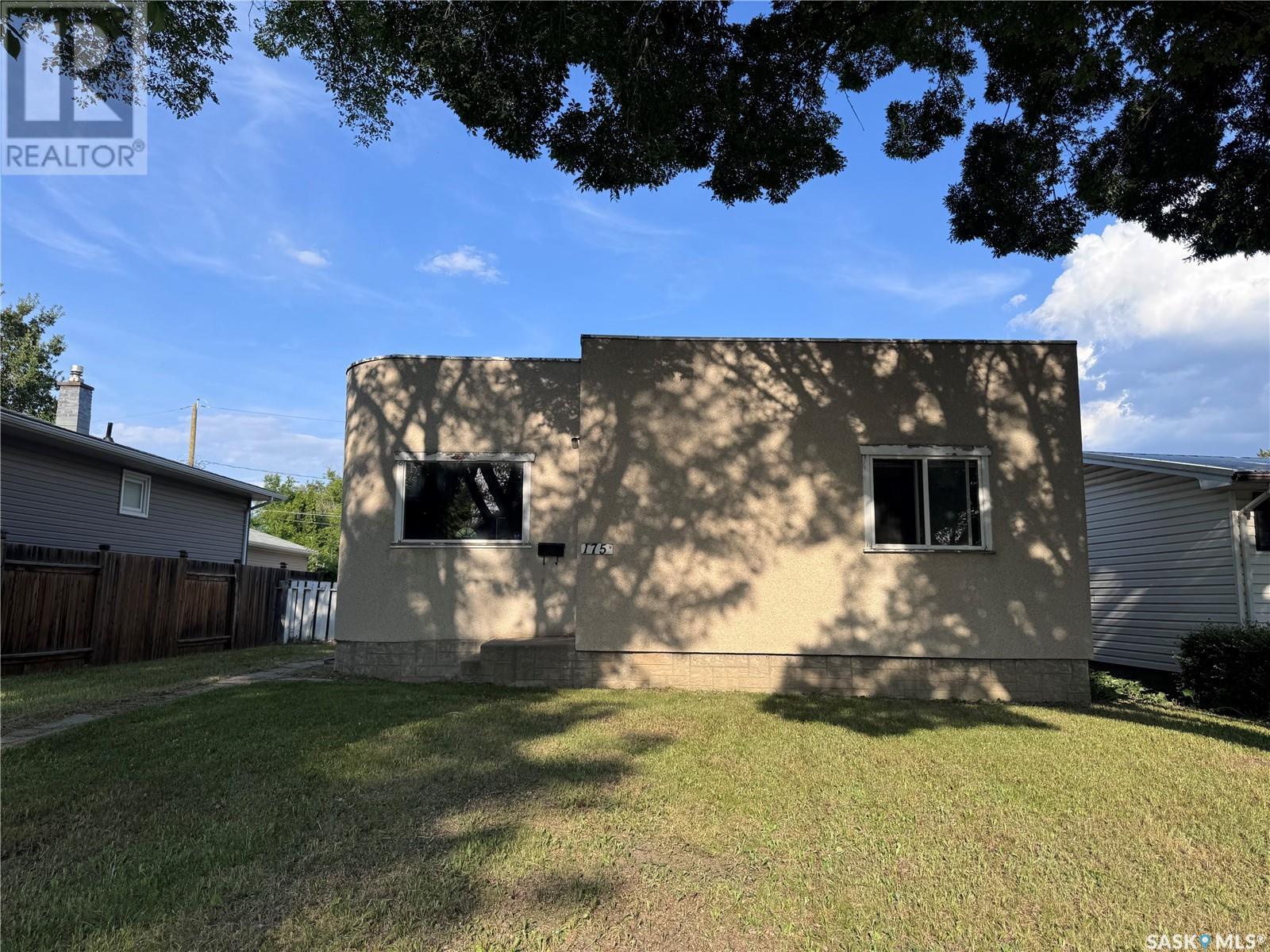 Property at 175 Smith STREET N image 2