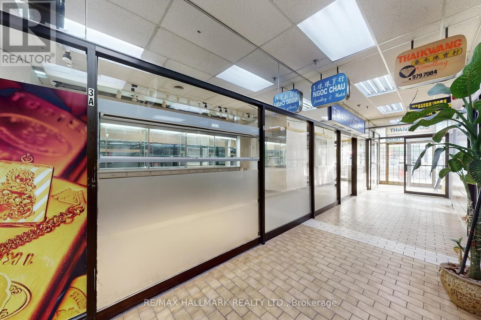 2 & 4(1 Combined Unit) - 301 Spadina Avenue, Toronto, Ontario  M5T 2E6 - Photo 11 - C12291541
