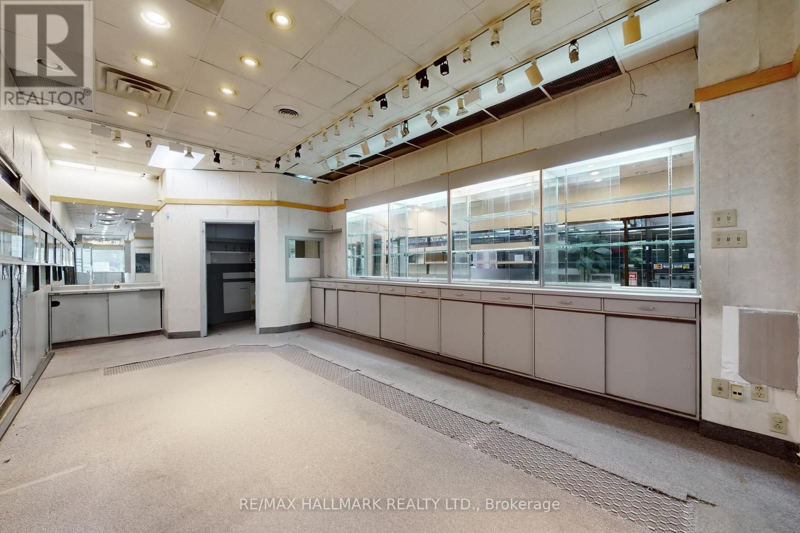 2 & 4(1 Combined Unit) - 301 Spadina Avenue, Toronto, Ontario  M5T 2E6 - Photo 12 - C12291541