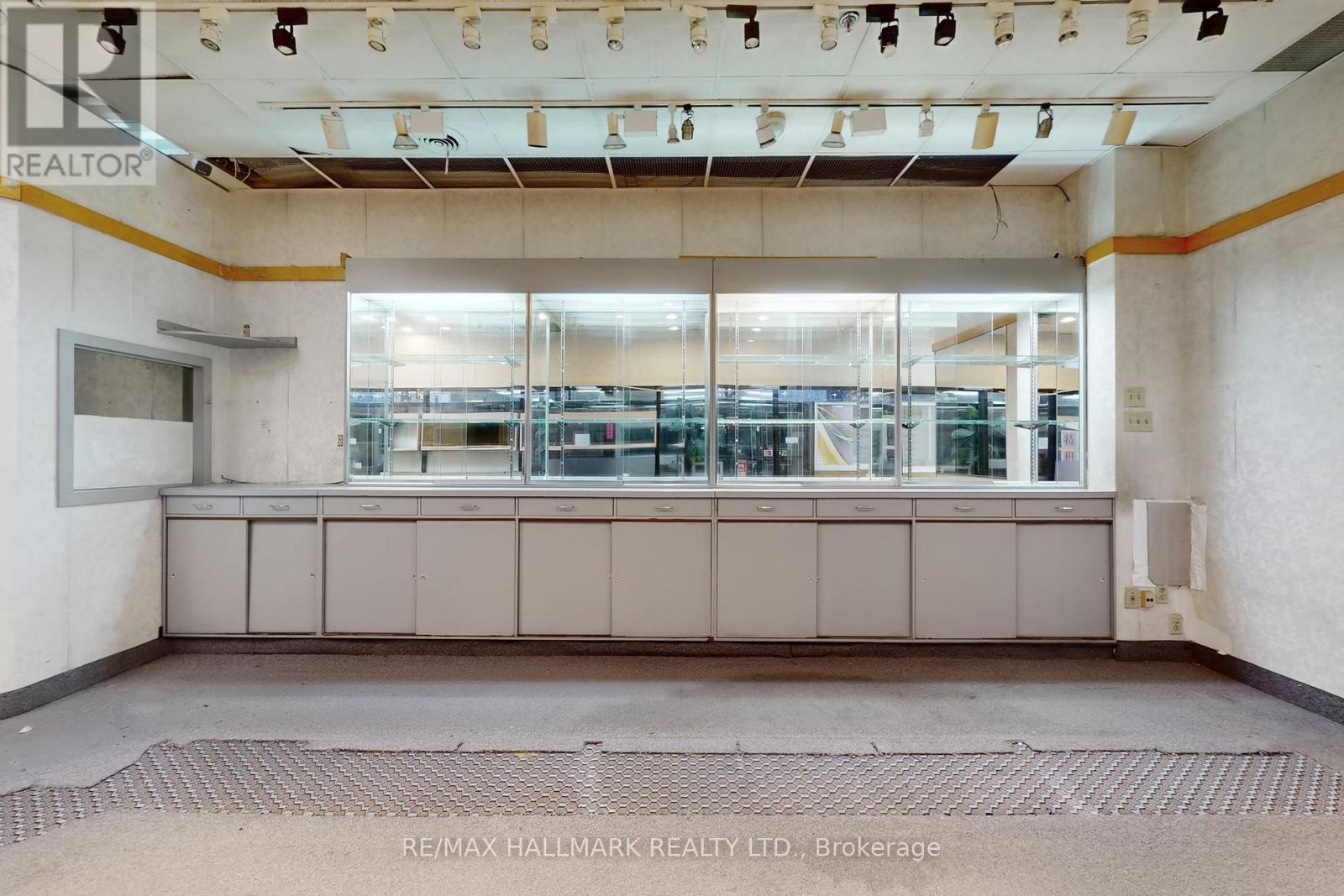 2 & 4(1 Combined Unit) - 301 Spadina Avenue, Toronto, Ontario  M5T 2E6 - Photo 13 - C12291541